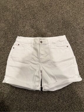 Tribal Audrey Mid-Rise True White Superstretch Women’s Denim Shorts 7” inseam
